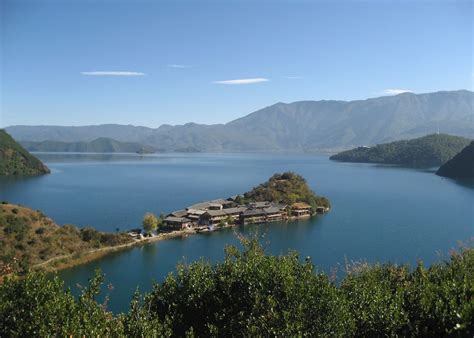 瀘沽湖騎行多少公里？從地理的角度來看，瀘沽湖周圍的景觀與騎行距離的關係是怎樣的？